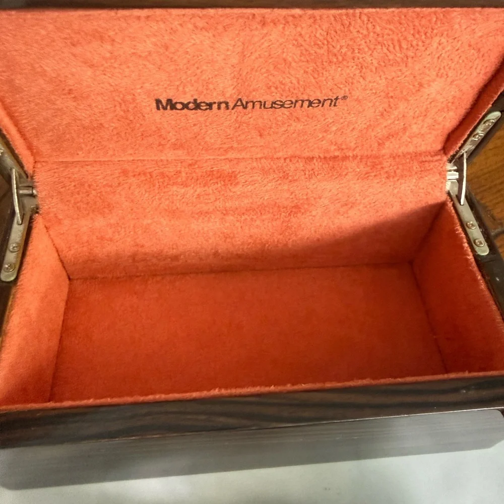 Modern Amusement no scratches